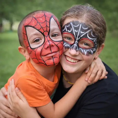 Děti s motivy Spidermana na obličeji