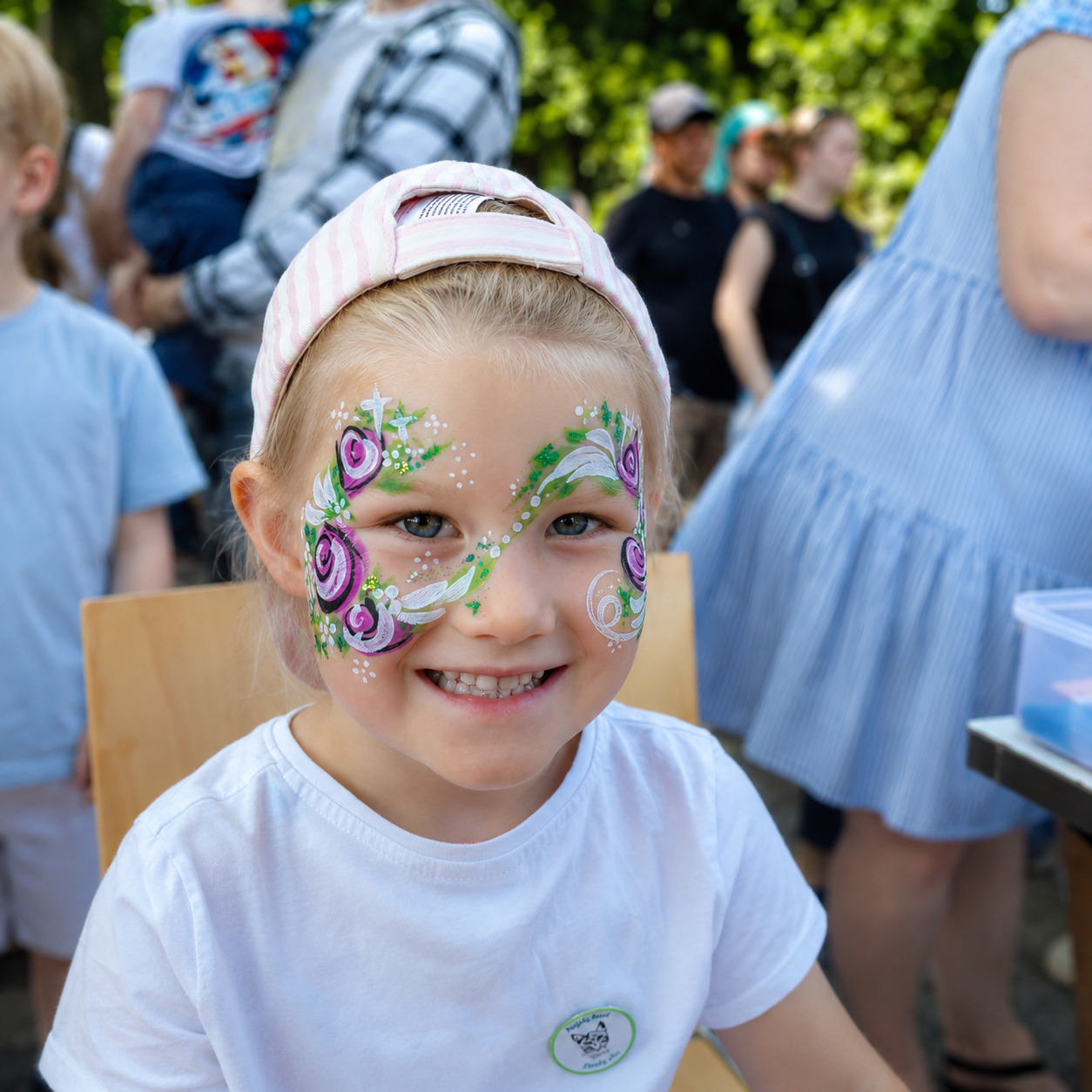 Květinové malování na obličej pro festivaly